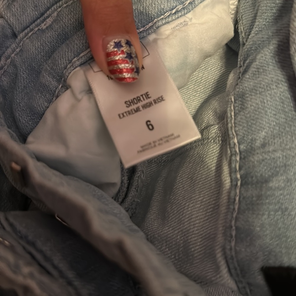 Shorts - Picture 2 of 3